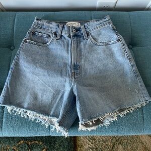 New with Tags Abercrombie and Fitch, High Rise The Dad Shorts Size 26/2